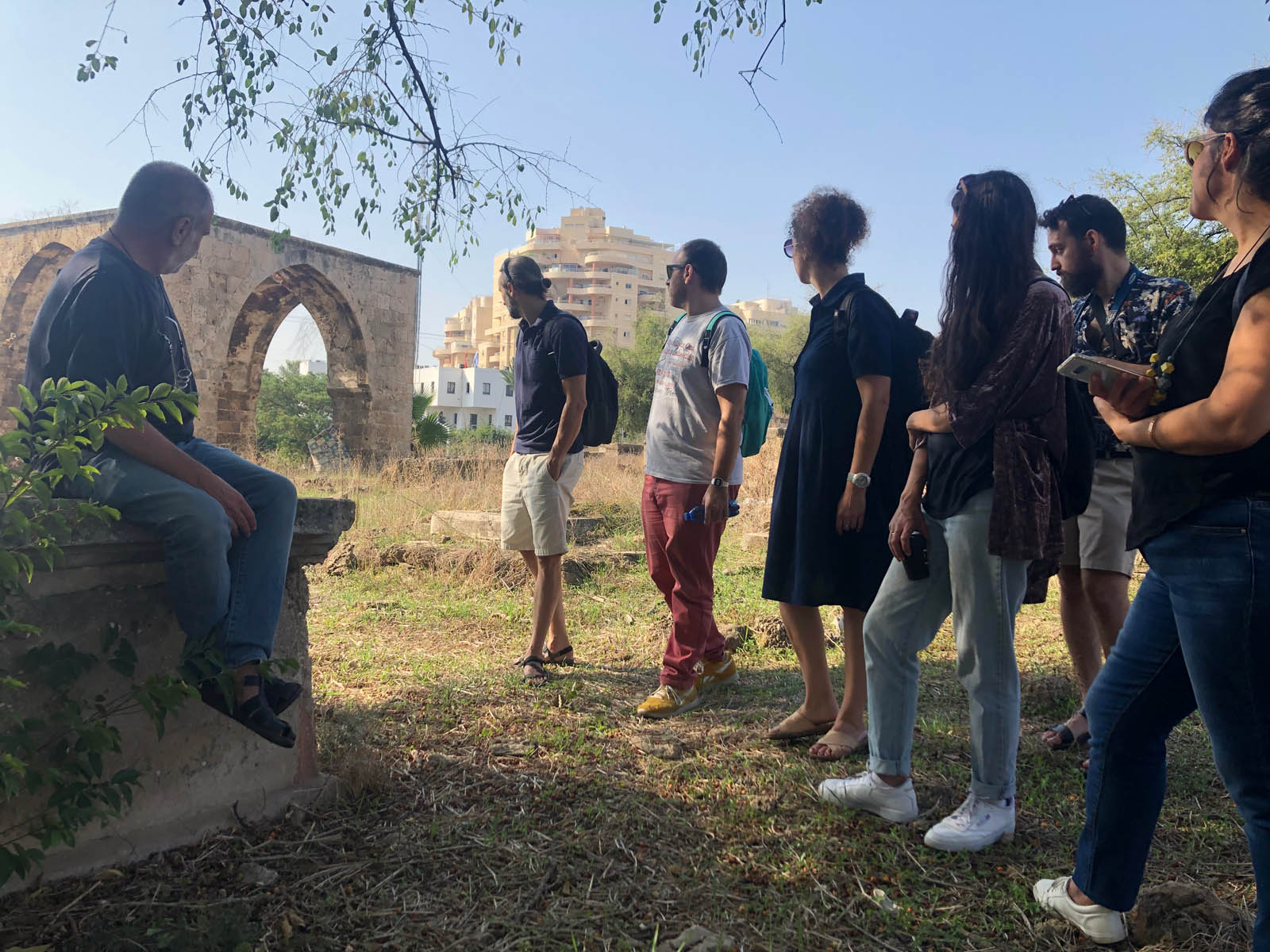 סיור בשכונת שפירא עם האדריכל שרון רוטברד במסגרת היפר סטודיו ״מרד הסטודנטים״