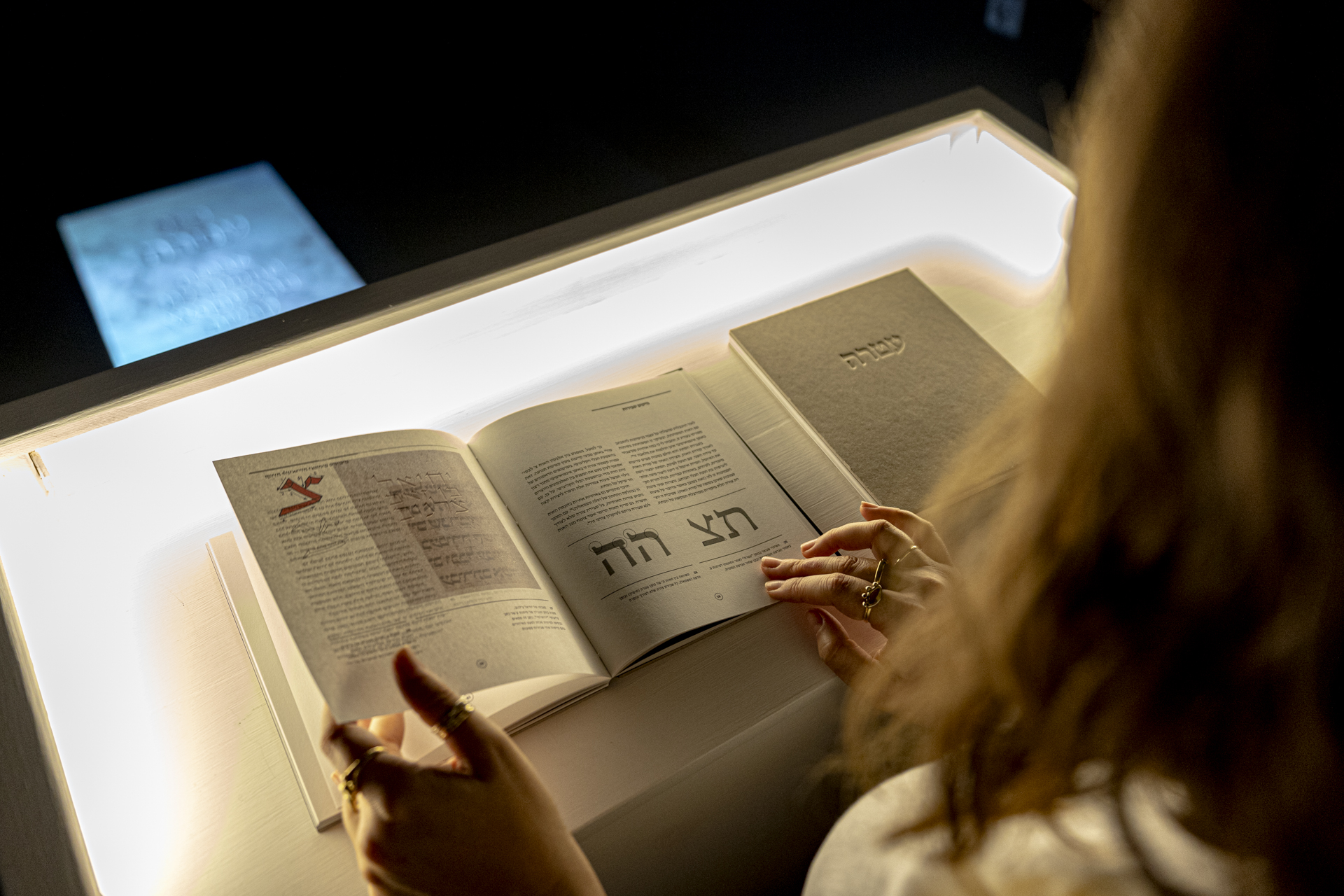 תמונות מתוך פתיחת תערוכת בוגרי התואר השני בתקשורת חזותית