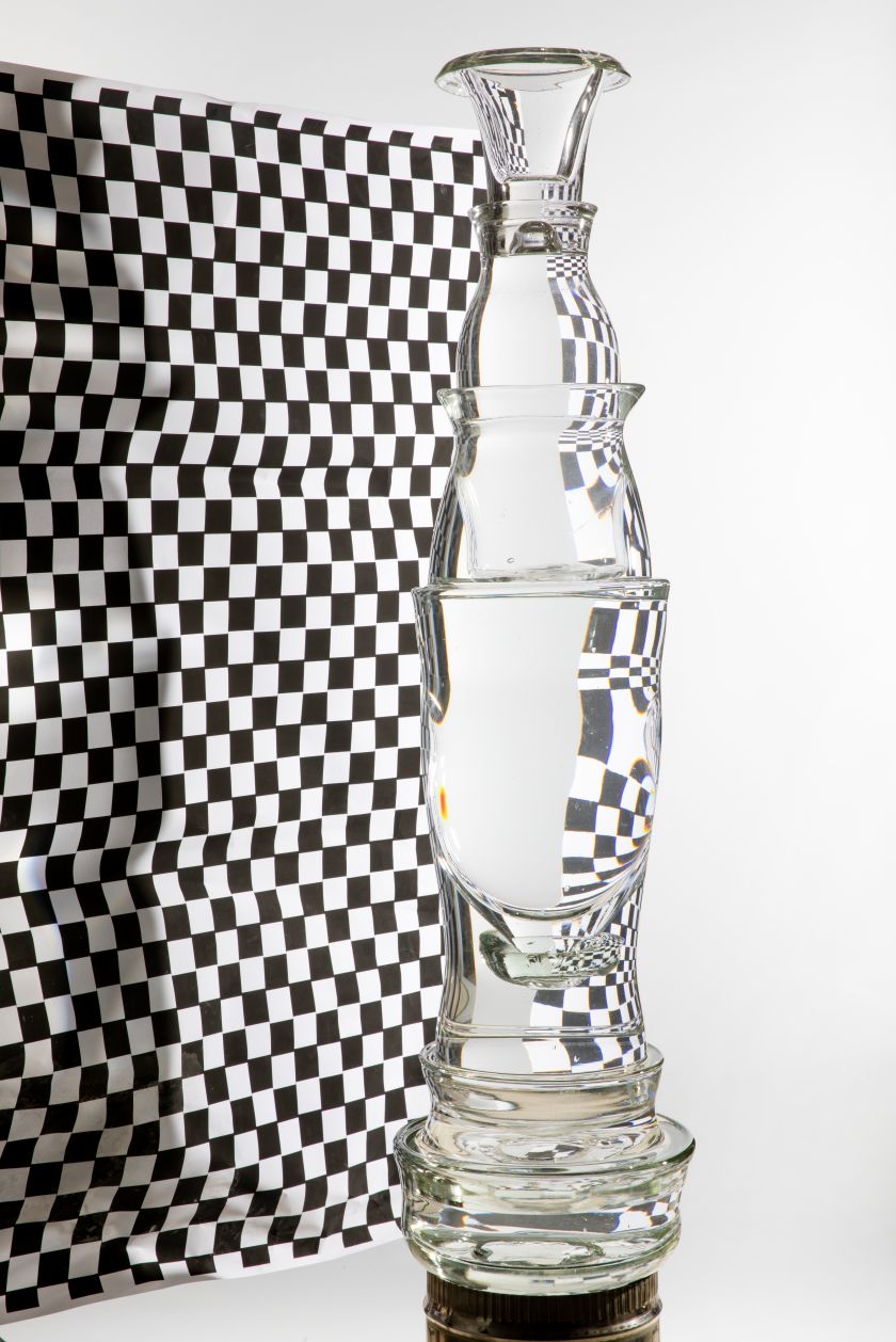 כלי זכוכית, שירה גפן, ׳מידה מתעתעת׳, פרויקט גמר, המחלקה לעיצוב קרמי וזכוכית, 2023