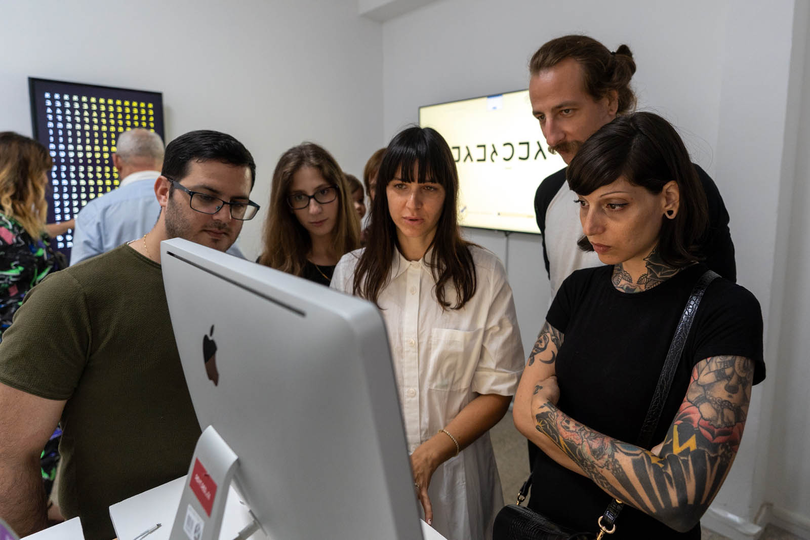 19.9.19 - "נקודות השקה" - אירוע פתיחת תערוכת הבוגרים של התכנית לתואר שני בתקשורת חזותית
