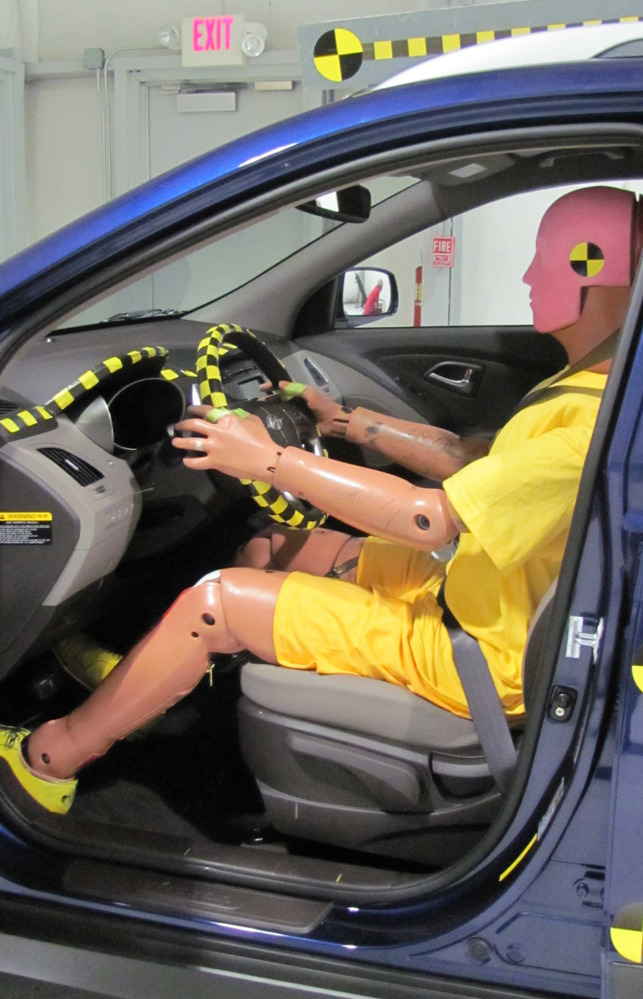 IIHS_crash_test_dummy_in_Hyundai_Tucson