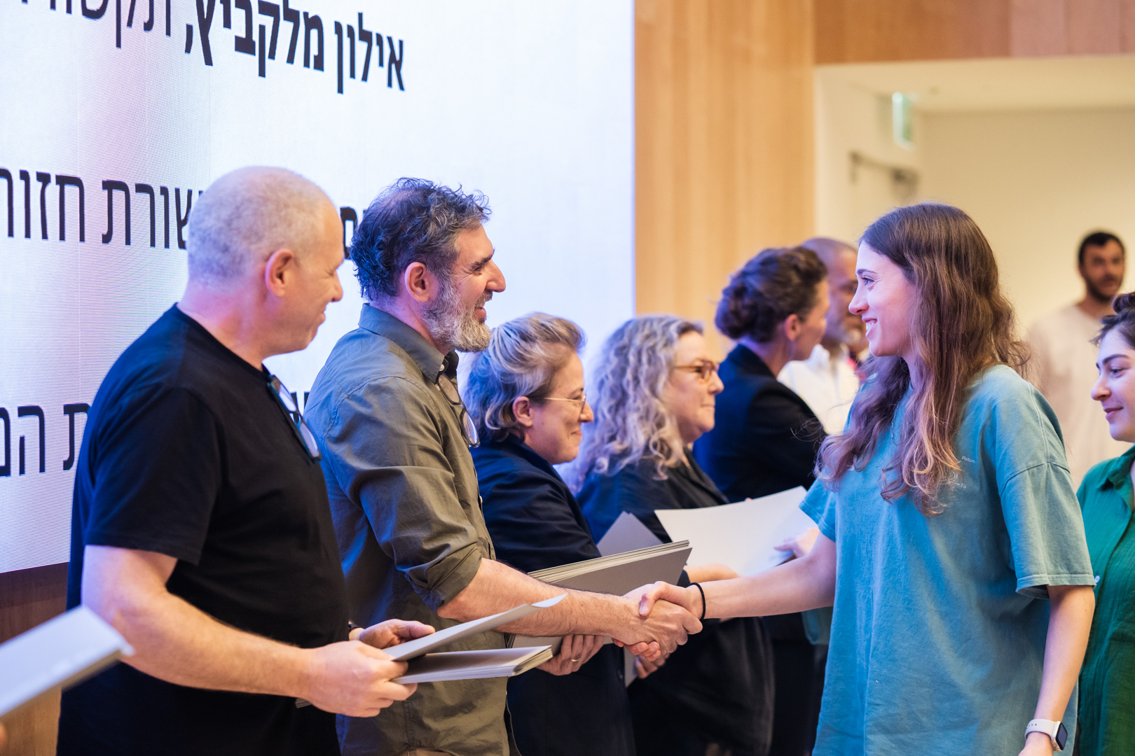 תמונה של ראשי המחלקות מחלקים את הפרסים - טקס מצטיינים תשפ"ב