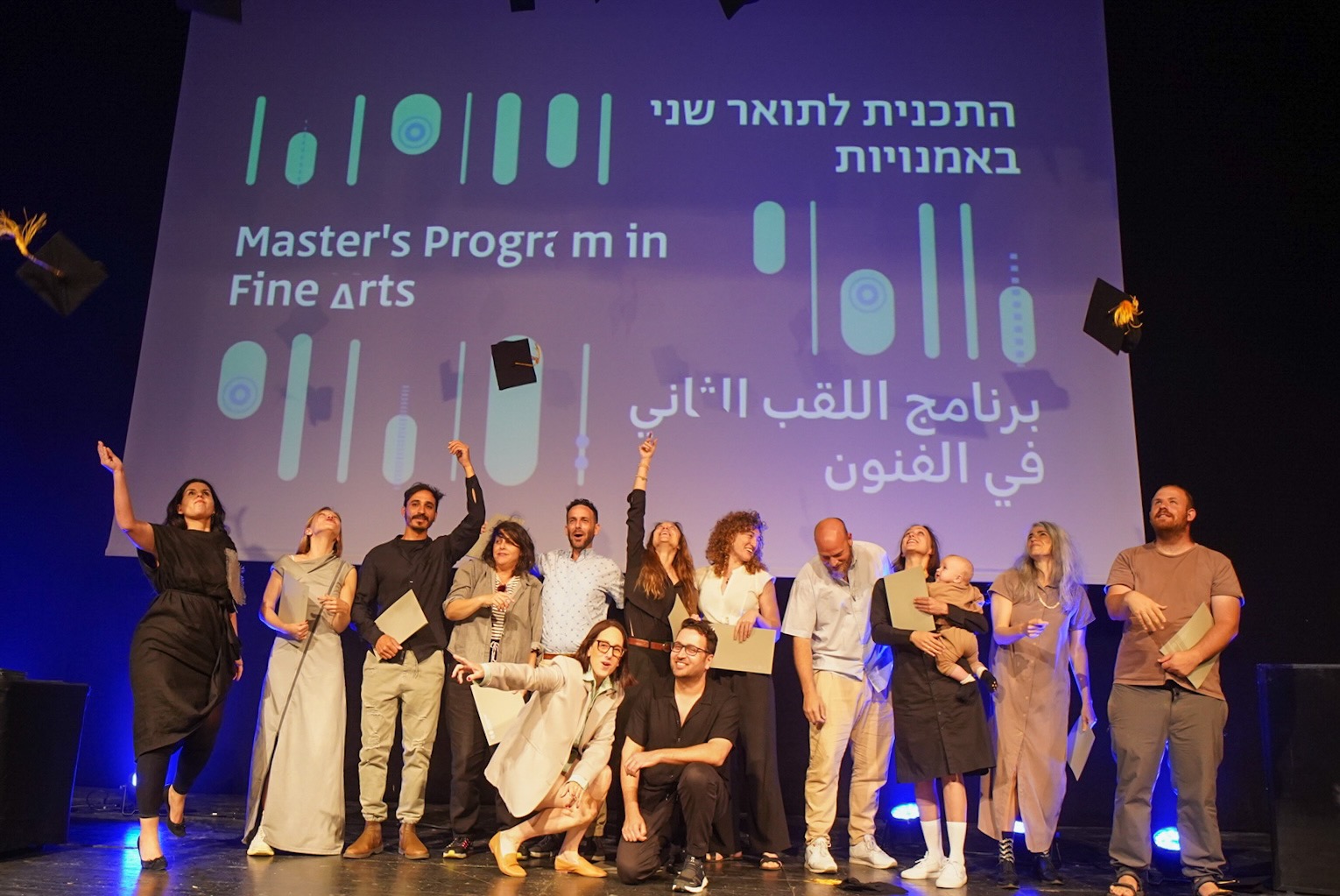 הנפת הכובעים מתוך טקס בוגרים ובוגרות לשנת תשפ״ב
