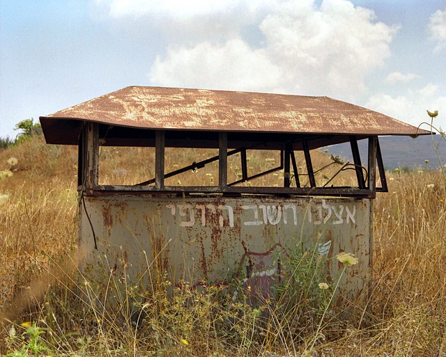 גלעד אופיר, ׳אצלנו חשוב היופי׳, מתוך הסדרה  ״נקרופוליס״
