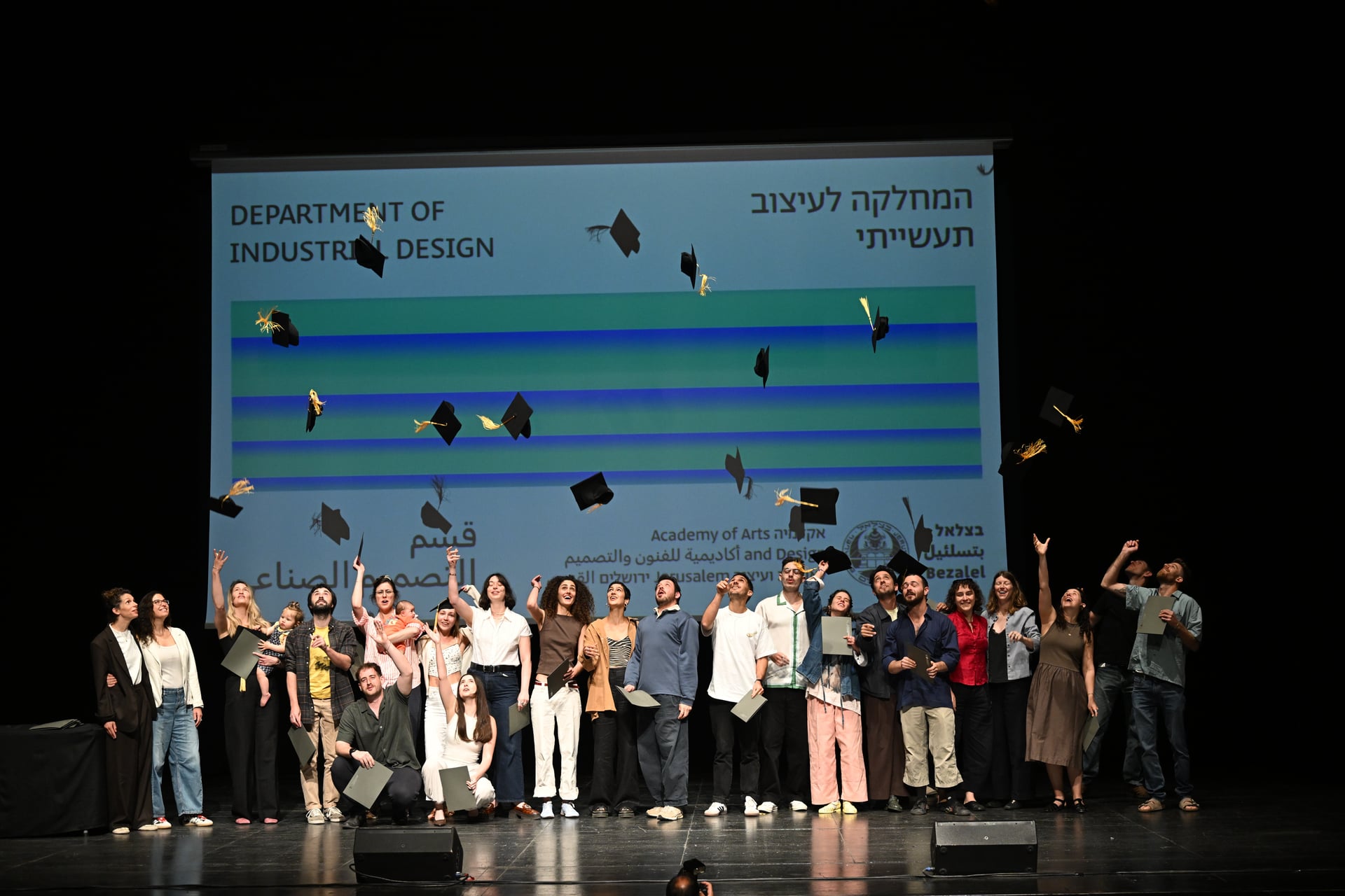 המחלקה לעיצוב תעשייתי, זריקת כובעים