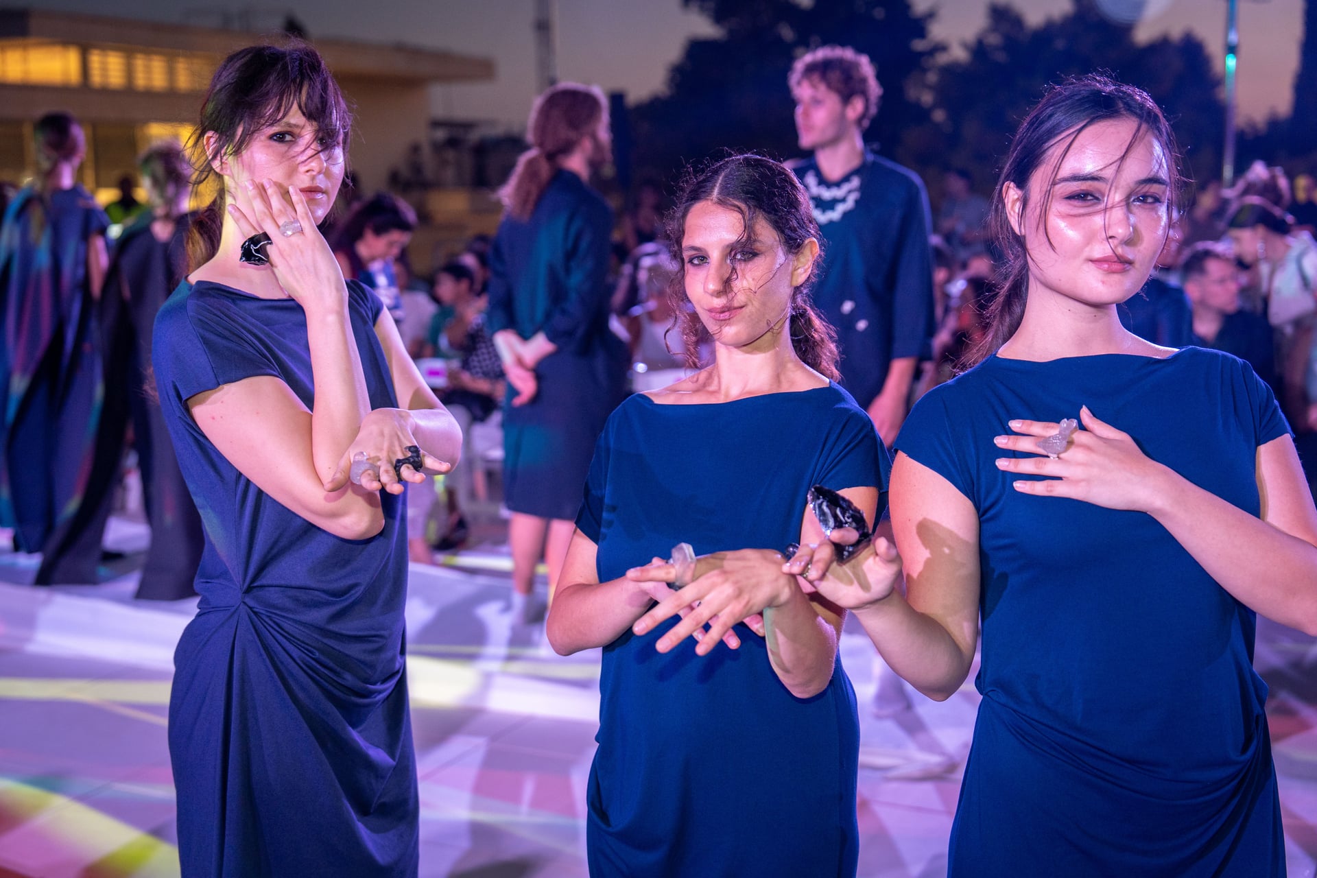 תצוגת הגמר של בוגריו/ת המחלקה לצורפות ואופנה, 2026 (צילום: גיא רשקובן, עידן פרץ ושלו שלום)