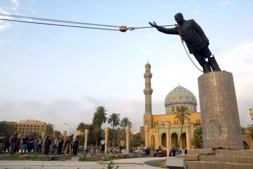 הפלת פסלו של סדאם חוסיין בבגדד