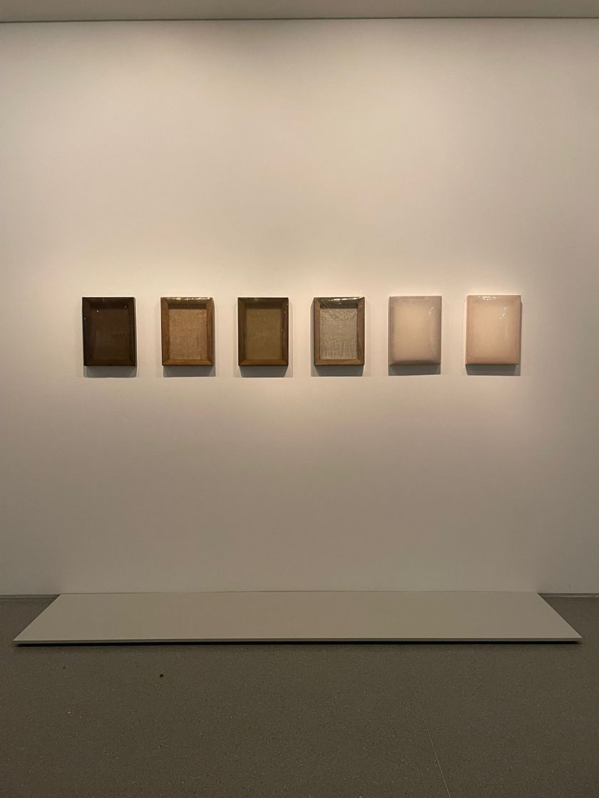 אדית דקינדט, תופי חורף (32-27), 2018. בד ושרף על מסגרת עץ. באדיבות מוזיאון ישראל.